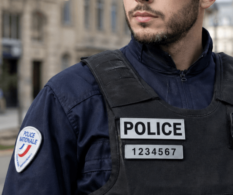 Le Conseil d’État rappelle l’obligation du port visible du RIO
